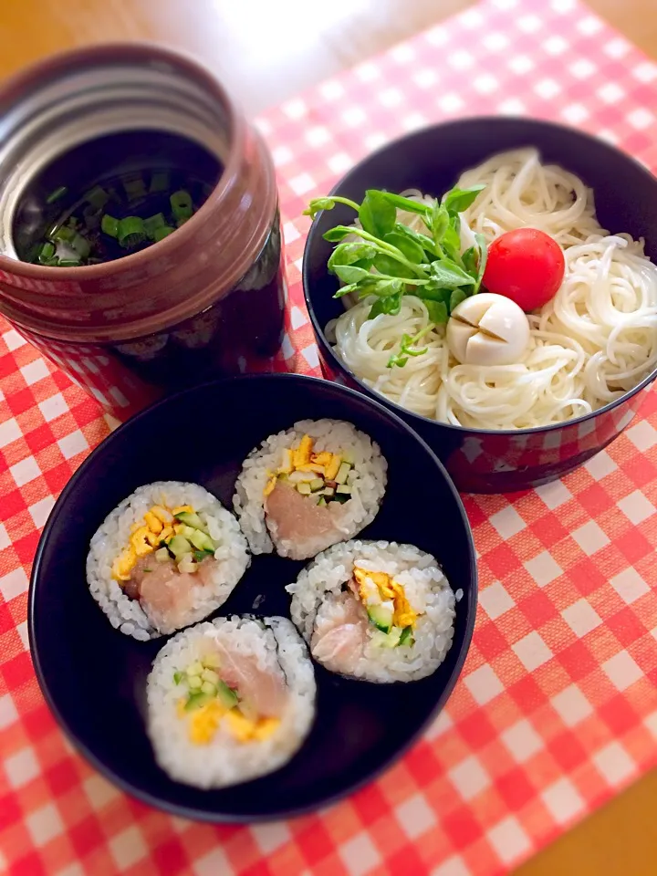 ワタクシ弁当🎶
お素麺
マグロ海苔巻き|BooBooさん