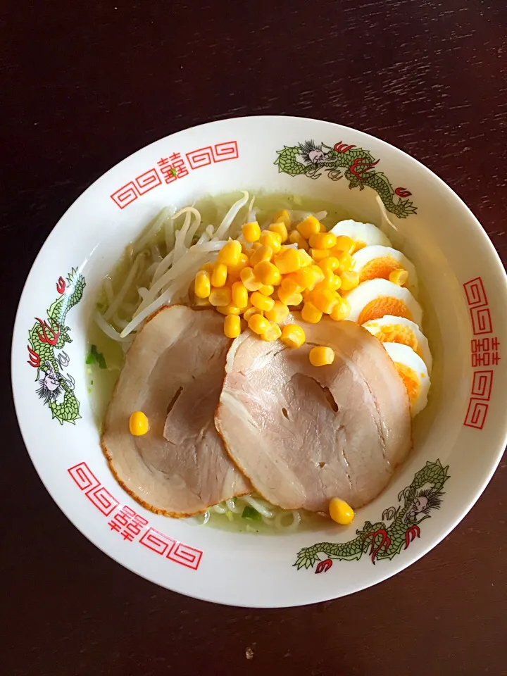 サッポロ一番塩ラーメン  長男は、熱いラーメンが良いとの事でそのまま|Erikoさん