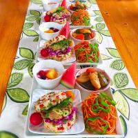 今日のお昼は焼肉ライスバーガー。ご飯のバンズに炒めた野菜・片栗粉を混ぜて、軽くオリーブオイルで焼きました。#ワンプレート #ライスバーガー#焼肉#ナポリタン