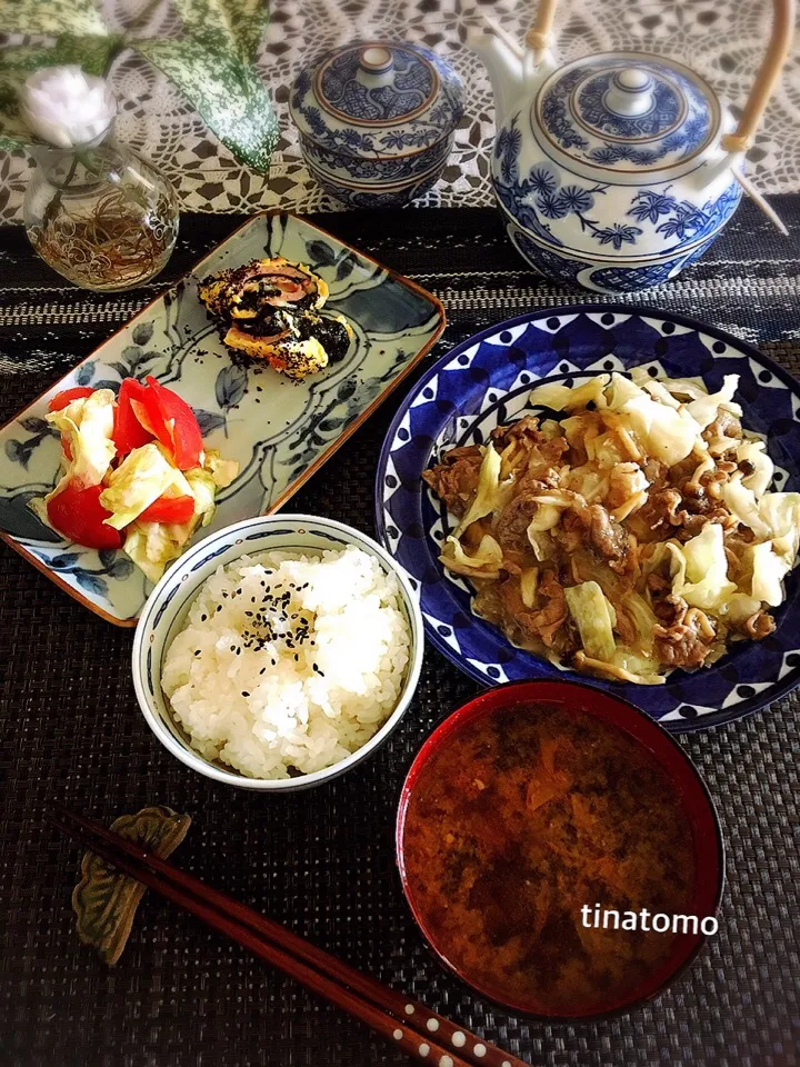 Snapdishの料理写真:豚バラとキャベツの昆布茶炒めトロミ付け
スパム海苔チーズ卵焼き ゆかりかけ
サツマイモとしめじのお味噌汁、海苔入り（*'∀'人）♥*+|Tina Tomoko😋さん