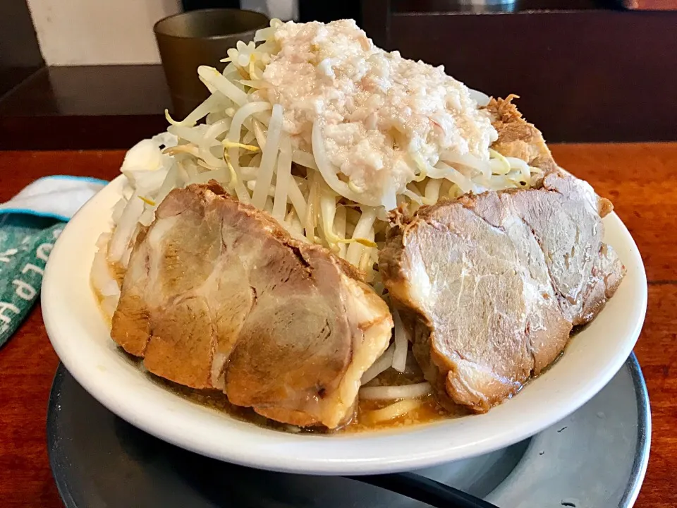 小しょうゆラーメン（ヤサイ・ニンニク・アブラ増し）|とみさんさん