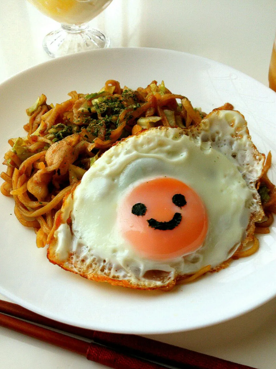 Today's Lunch is Fried noodles with sunny side up 🍳 昼ごはん #焼きそば #目玉焼き 添え #うちごはん #おうちごはん #ワンプレート #ランチ|まめさん