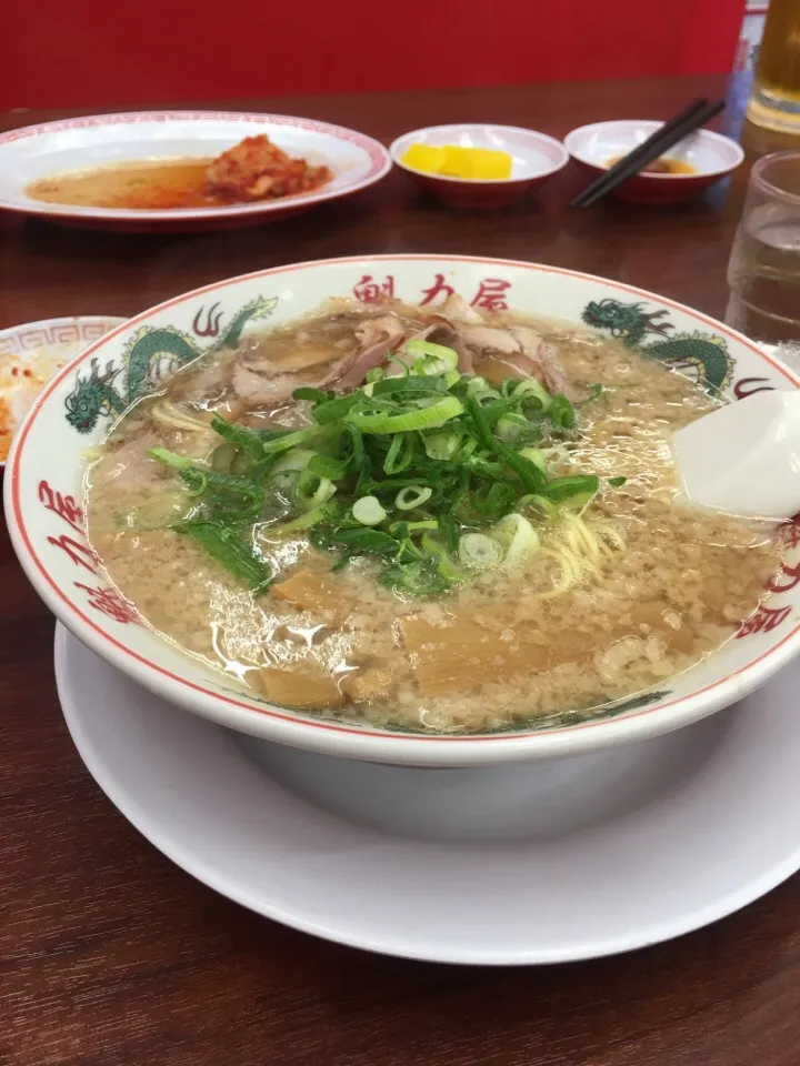 特製醤油ラーメン 麺、硬め、背脂、多め|Hajime Sakaiさん