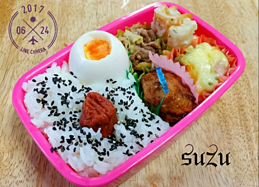 今日は、一人だけお弁当！！
1人だけだと、ちょっと手抜きして  冷凍ストックだけで作ってしまった😅
『えー！！卵焼きもないと？？』と言われ、作りおきのゆで卵があったから  それを入れたら制作時間10分もかからなかった😅
娘よ、手抜きでごめんm(_ _)m
#jk おべんとう|suzuさん