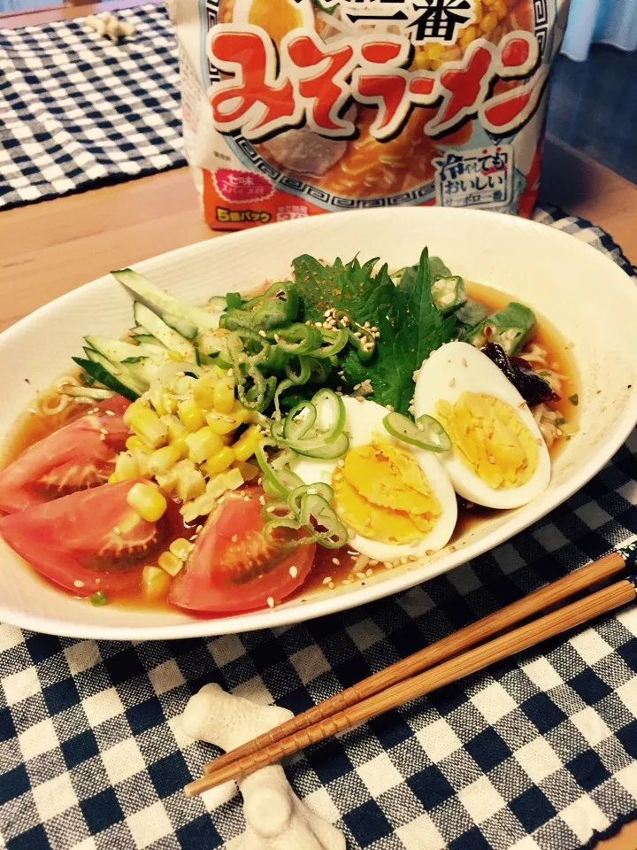 170624サッポロ1番！冷やし味噌ラーメンありがとうございました( ^ω^ )コチュジャン添えてみました♪たまご、カニカマ、オクラ、きゅうり、トマト、しそ、ねぎ。|くぽさん