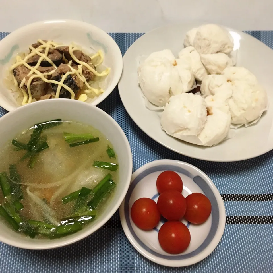 サヴァ缶玉ねぎ・チャーシュー饅・プチトマト・野菜餃子のスープ|美也子さん