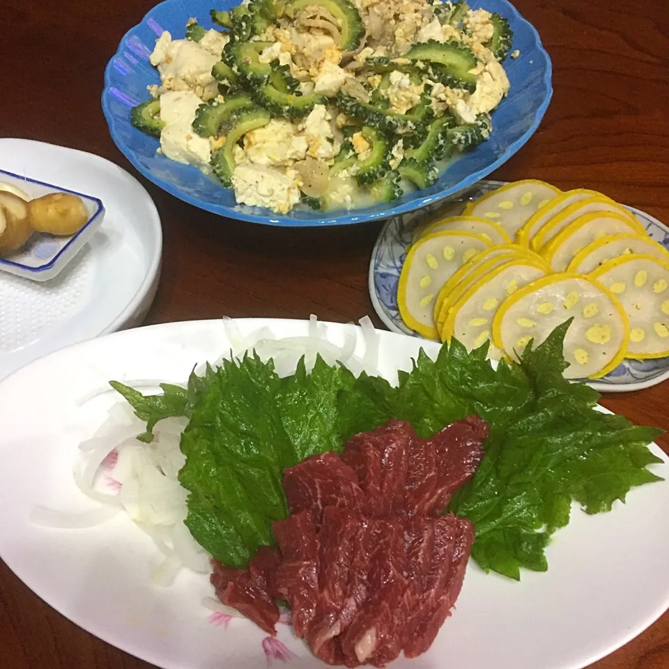 実家に帰ってます。
切っただけ、馬刺しに辛子レンコン😋
美味しい😋ビールもすすむ🤗|RU.Farmさん