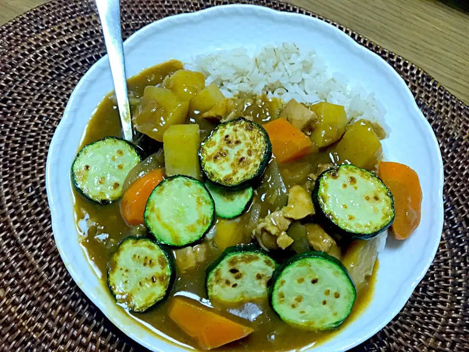 チキンカレーにズッキーニをトッピング|TonyYamadaさん