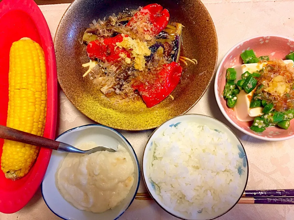 焼きなす＆赤ピーマン、冷奴オクラ添え、蒸しとうもろこし、とろろご飯|Junko Tominagaさん