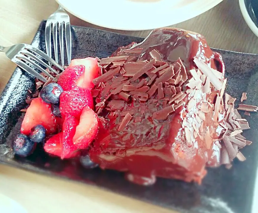 Cake... #reallygood #love #ohsoyummy #ohsogood #goodfood #fat #yum #yummy #delicious #toshare|princessjoさん