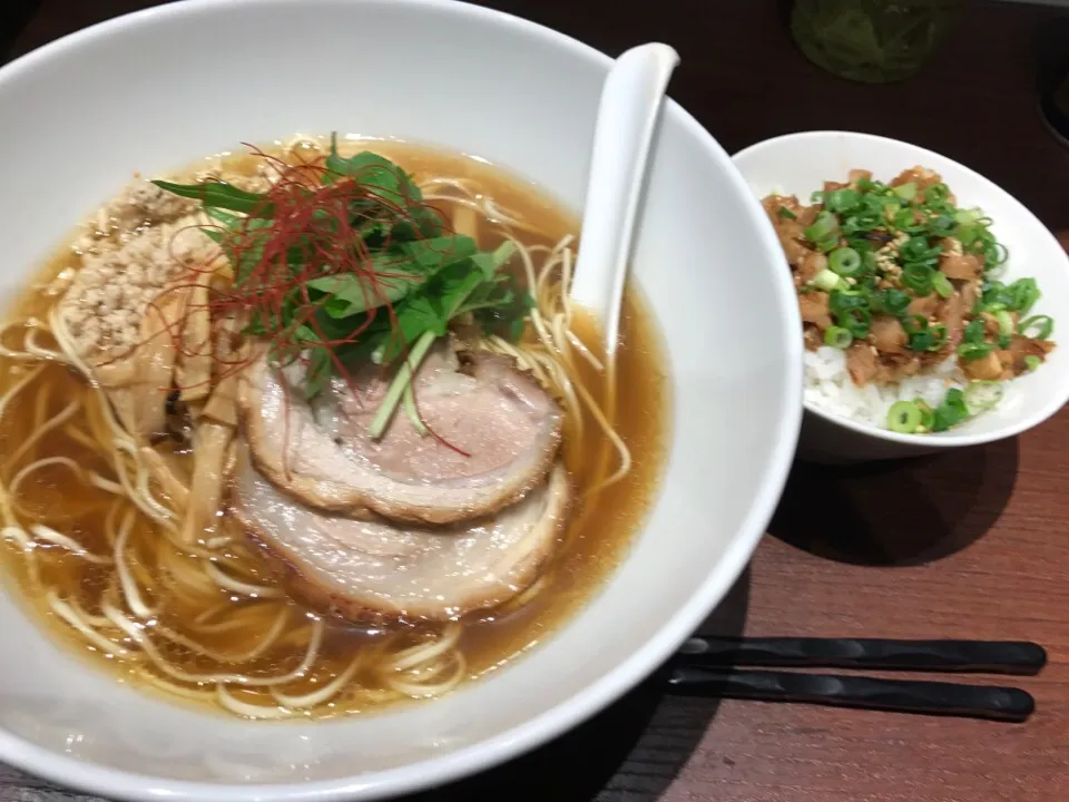 Snapdishの料理写真:しょうゆ・チャーシュー丼ミニ🍜|まさとさん