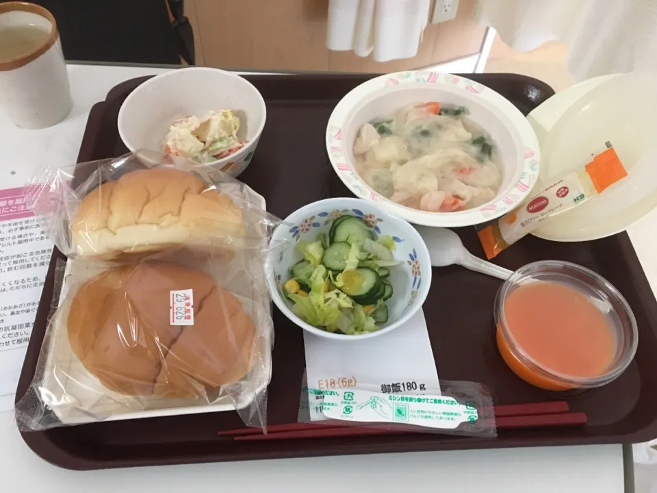 #病院食 #久留米大学病院#食事制限 
#昼食 

久々のパン🥖でした。
なかなか美味しく頂けました😊|畑田 成治さん