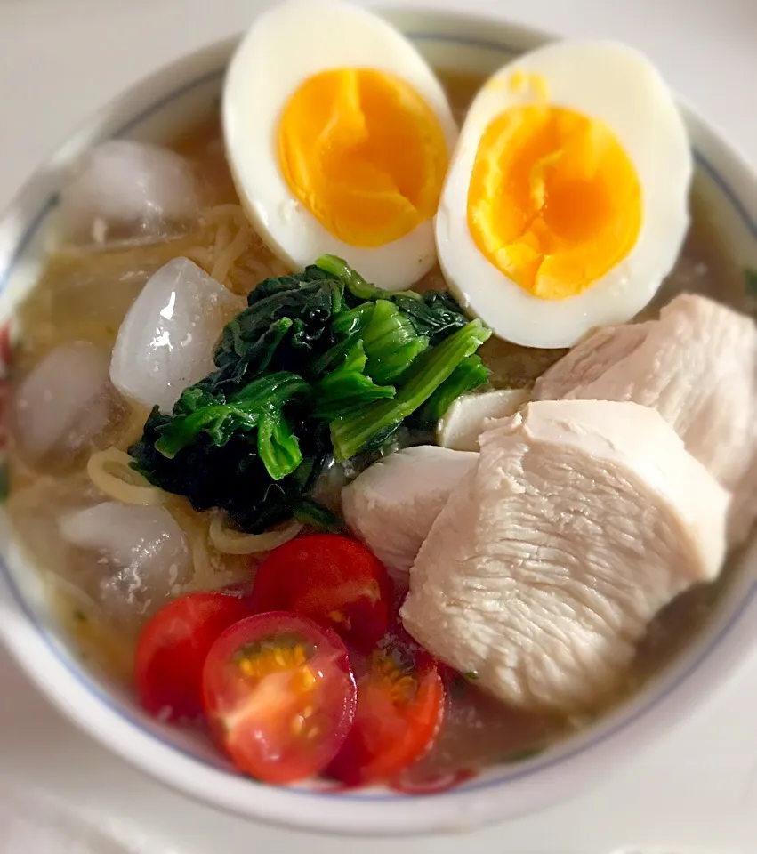 Snapdishの料理写真:冷やしとんこつ醤油麺♪|ナベぞうさん