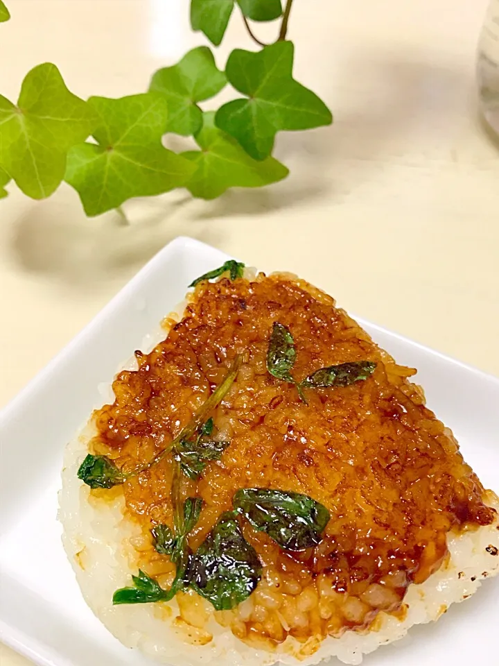 味噌焼きおにぎり〜初豆苗〜|lalapoさん
