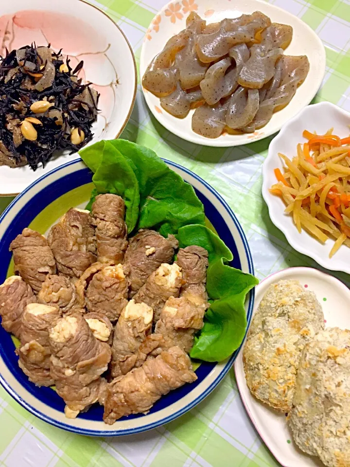 Snapdishの料理写真:#夕飯のおかず 
ひじき
豆腐の肉巻き
里芋コロッケ
きんぴら
コンニャク|Yuki Kawasumiさん