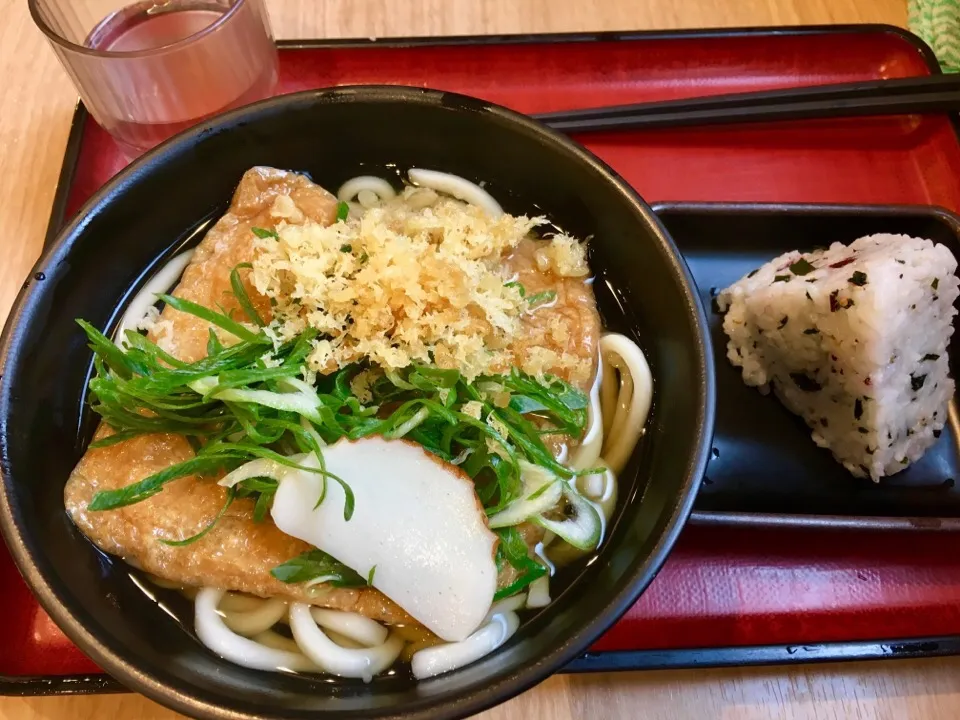 Snapdishの料理写真:おにぎり付きで420円とは思えない美味しさですね^_^天王寺駅フォーム内にて。|Shinjiro Nagataさん