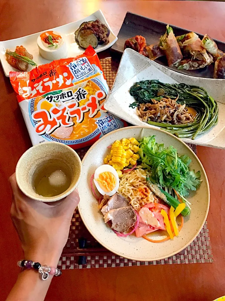 Today's Dinner🍴前菜・空芯菜としめじのオイスターソース炒め・韮えのき納豆揚げ春巻き・ｻｯﾎﾟﾛ一番de冷やし胡麻味噌ﾗｰﾒﾝ|🌈Ami🍻さん