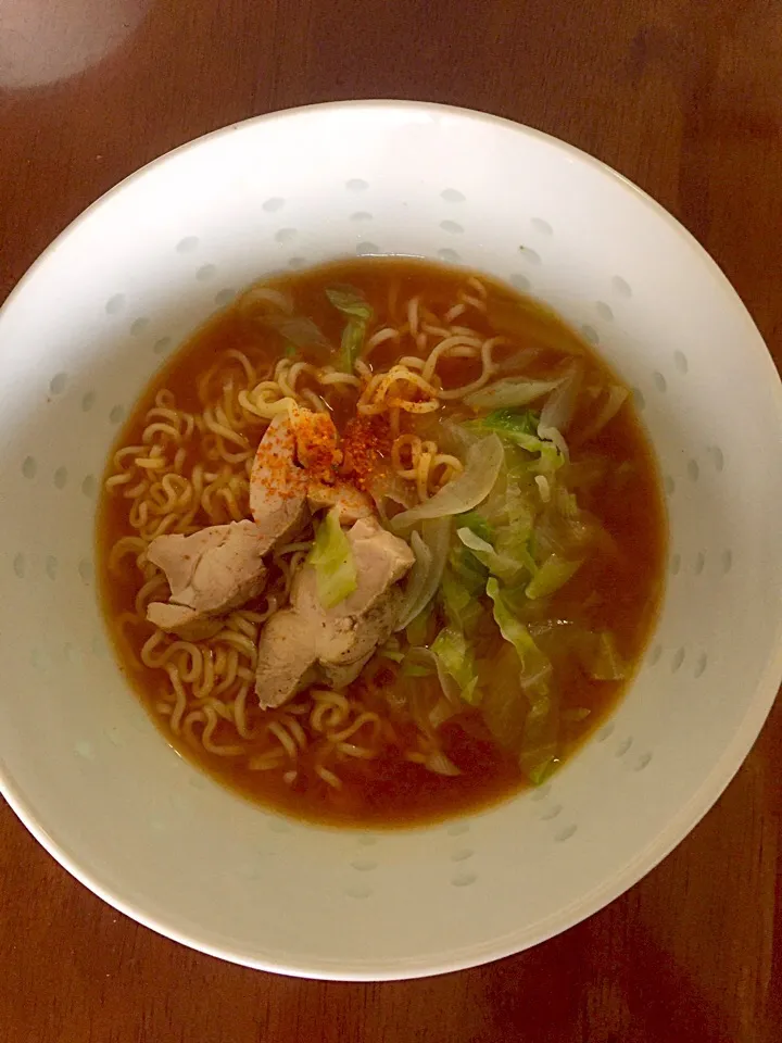 サッポロ味噌ラーメン🍜と、塩麹でつけた鶏肉🐓|あんちょさん