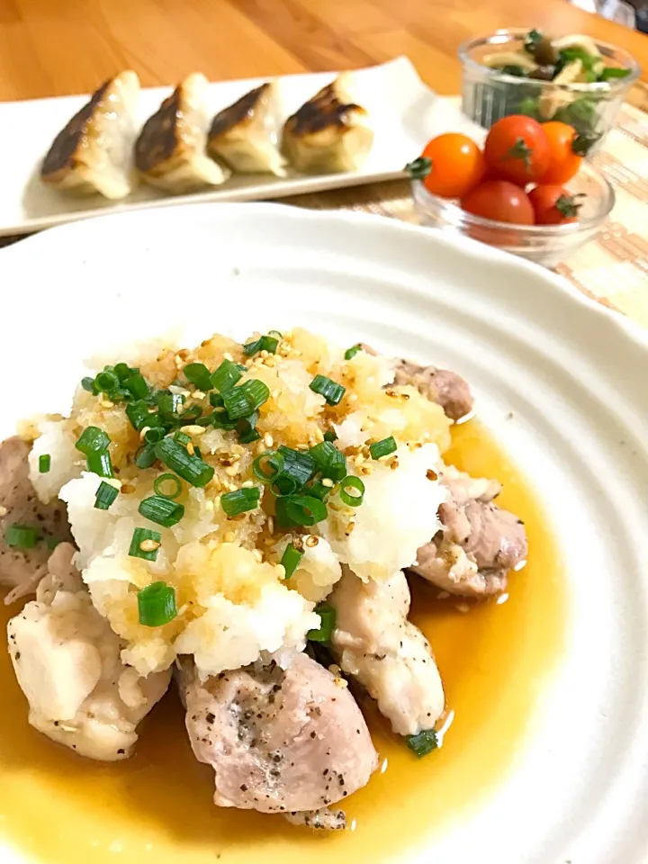 焼き鳥おろしポン酢、餃子、ほうれん草としめじの和風胡麻和え、ミニトマト|sayaさん