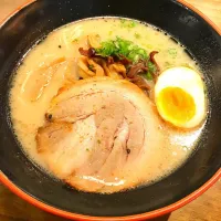 Snapdishの料理写真:Tonkotsu ramen|Amanda Hwangさん