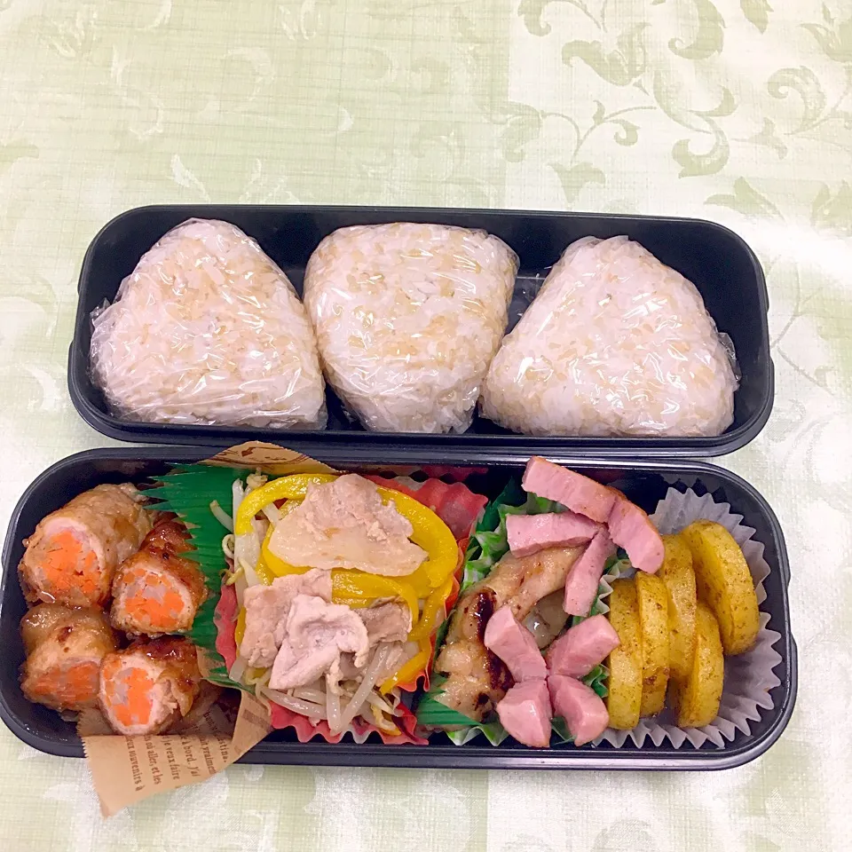 Snapdishの料理写真:息子のお弁当 人参と牛蒡の肉巻き もやしパプリカと豚の中華風 鳥の塩麹炒め お花ウィンナー カレーポテト 玄米おにぎり|keitakumamaさん