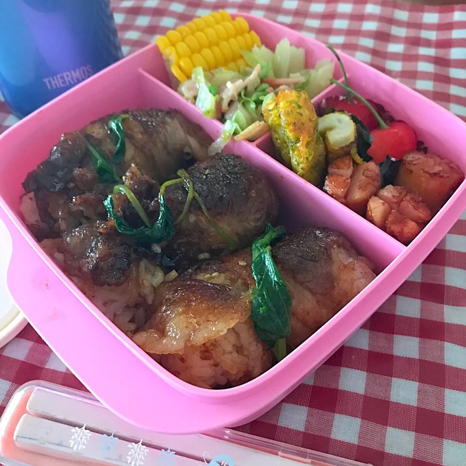 Snapdishの料理写真:肉巻きおにぎり弁当 で今週も、頑張ろう!|mokoさん