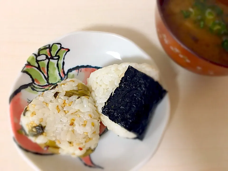 高菜油炒めおにぎり&昆布おにぎり🍙|かわちさん