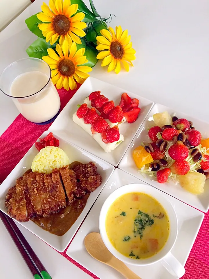 Snapdishの料理写真:朝ごはんは勝負飯( ◠‿◠ )
ターメリックライスとカツカレー🍛
ロールカツサンドにいちごジャムといちごスライス🍓旨旨〜(￣▽￣)
フルーツサラダ🥗
いちごカンタン酢漬け🍓オレンジカンタン酢漬け🍊グレープフルーツカンタン酢漬け、黒豆のカンタン酢漬け盛り😋👍
カボチャ🎃スープ旨旨〜(o^^o)
ホッと甘酒GOODだね〜😋|はみちゃんさん