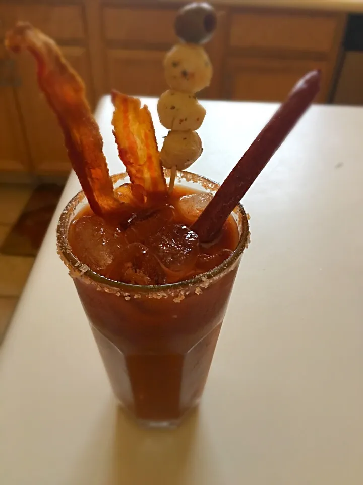 Bloody Mary with bacon 🥓 mozzarella balls and beef stick|Garthoneさん