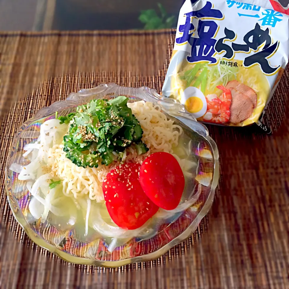 Snapdishの料理写真:夏野菜の冷やし塩ラーメン🍜
パクチー乗せ|Ｍako☺︎さん