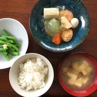 #豆腐となめこの味噌汁
#朝ごはん 

息子が作った豆腐となめこの味噌汁
朝学校に行く前に息子が作ってくれました( ＾∀＾)
私より賽の目が繊細だわ(^^;|ロンサールさん