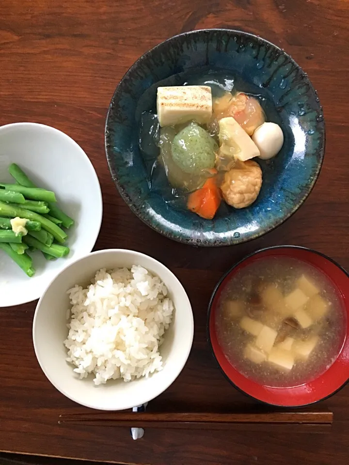 #豆腐となめこの味噌汁
#朝ごはん 

息子が作った豆腐となめこの味噌汁
朝学校に行く前に息子が作ってくれました( ＾∀＾)
私より賽の目が繊細だわ(^^;|ロンサールさん