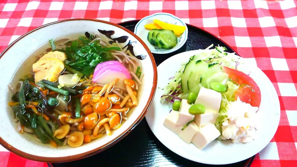 本日の賄い(山菜いっぱい＆豆腐のサラダ💕)|かぴかぴさん