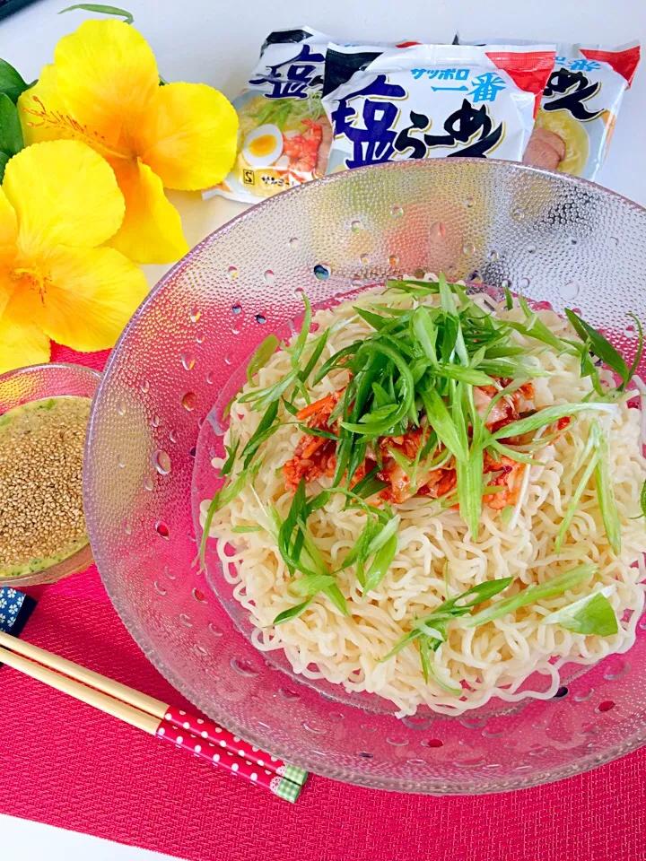 夏は冷やしてサッポロ一番！塩ラーメン当選しました🤗ありがとうございます( ◠‿◠ )
つけ麺にしてみました👍😋
トッピングは、キムチと長ねぎ👍🎵
ペロリと2袋完食😋✌️旨旨〜(￣▽￣)|はみちゃんさん