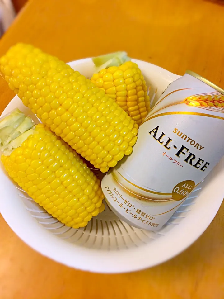 茹でたてとうもろこし🌽🍺|☆マミ☆さん