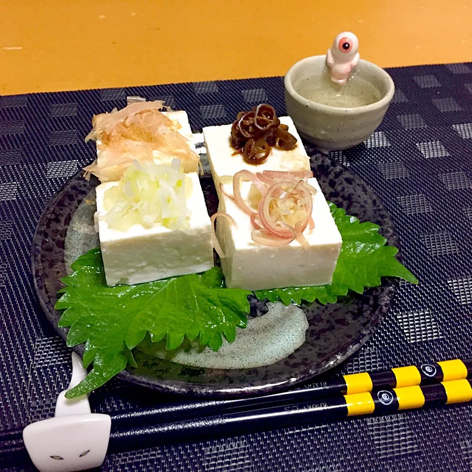 冷や奴!  (^-^)
おかか、青唐辛子醤油、ネギ塩だれ、茗荷!  (^-^)/|Kei Satoさん