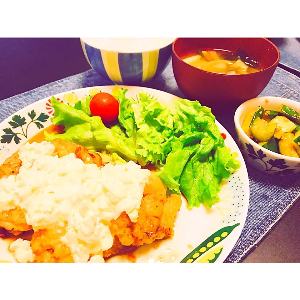 チキン南蛮♪
やみつききゅうり🥒
わかめのお味噌汁♪
#チキン南蛮
#やみつききゅうり
#お味噌汁|ymkさん