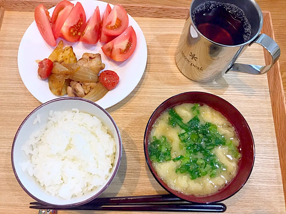 Snapdishの料理写真:今日の朝飯！鶏肉とジャガイモのバター炒め|茂木 和哉さん