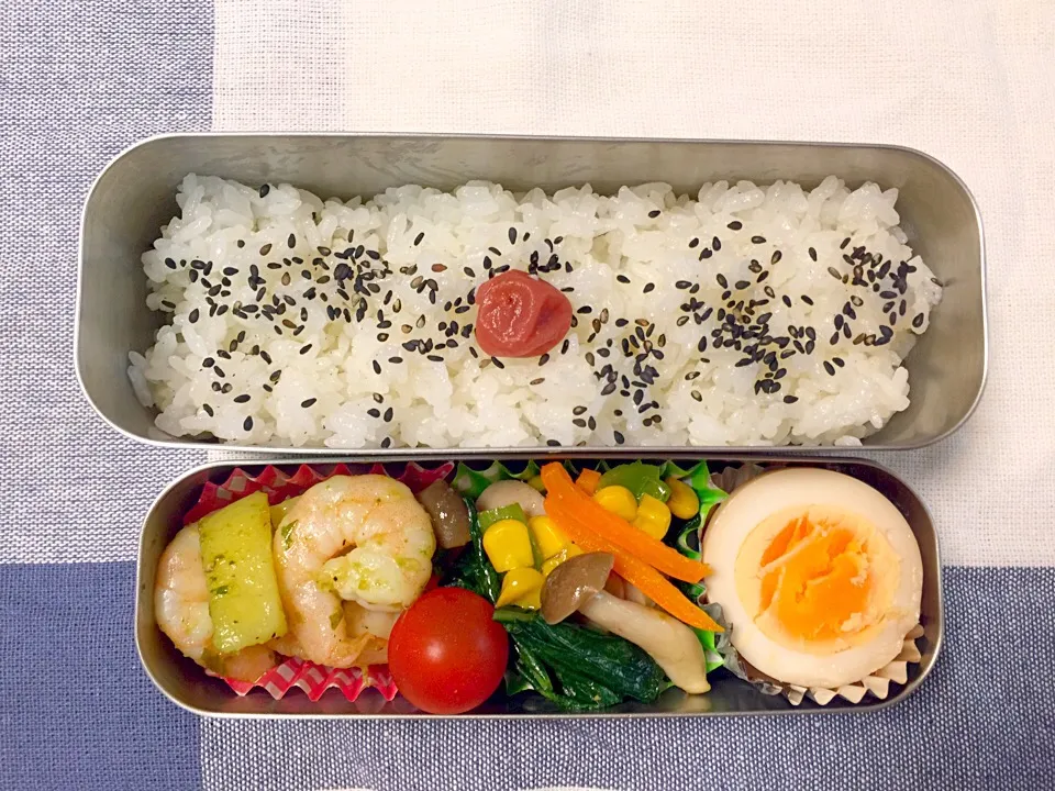 本日のパパ弁☆海老とポテトのバジルソテー、小松菜としめじ炒め、味付け卵
#パパ弁当 #お弁当記録 #お弁当 #二段弁当 #海老#バジルポテト|えまみーさん