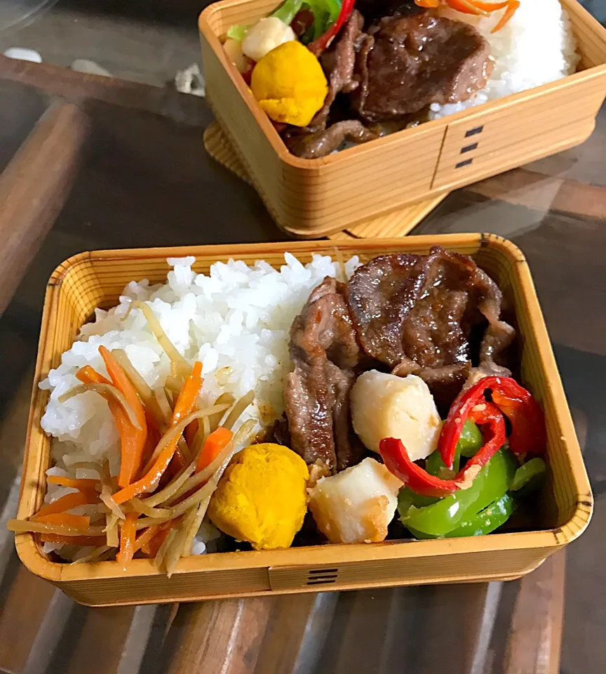 焼肉弁当🍱。
ホタテとカラーピーマンの酒蒸し、ピーナツペースト和え。
きんぴらごぼう。かぼちゃ団子🎃|Kumi_loveさん