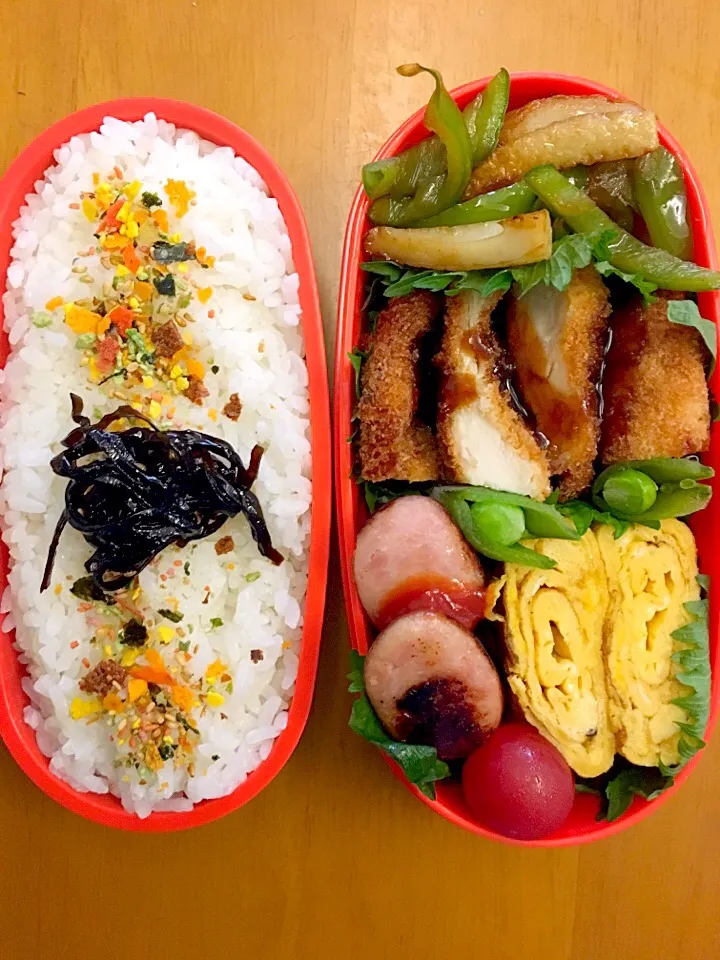 お弁当🍙

・チキンカツ
・卵焼き
・ウインナー
・竹輪とピーマンの甘辛炒め

#弁当 
#ランチボックス 
#手作り 
#お弁当
#お弁当記録 
#自分弁当 
#毎日のお弁当 
#手作りお弁当|ryo.ythさん