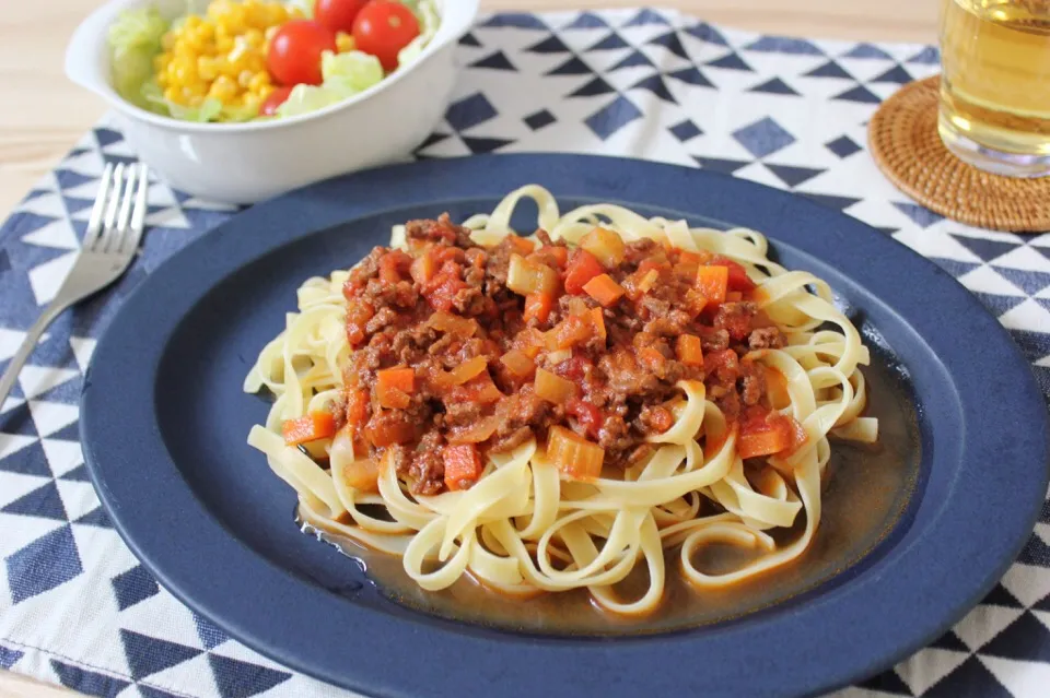 Snapdishの料理写真:赤ワインで煮込んだミートソーススパゲッティ|omatsuさん