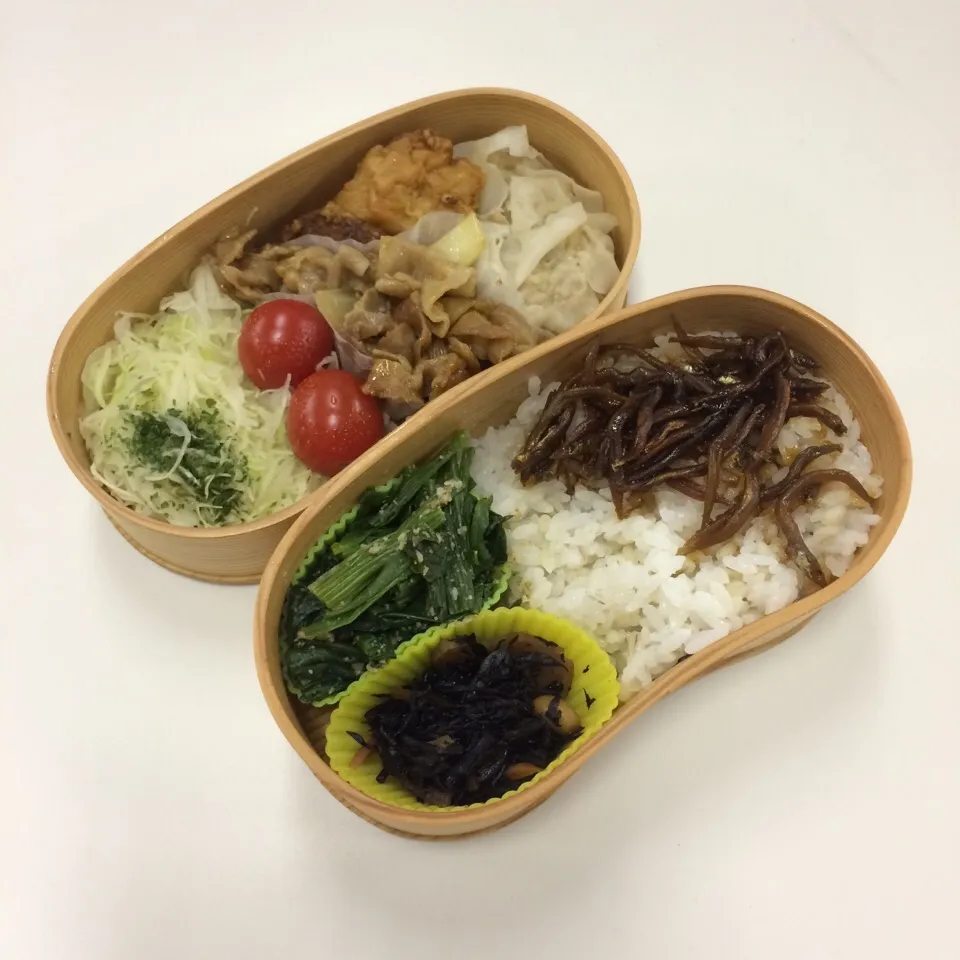 弁当（豚肉生姜焼き、唐揚げ、シュウマイ、サラダ、ほうれん草ゴマ和え、五目ひじき、イカナゴ釘煮）|SasaMasa213さん