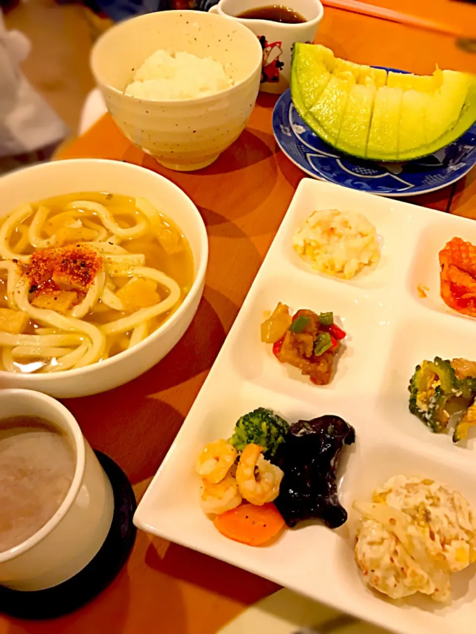 海老とイカのチリソース  海老クリームグラタン風   海老と木耳野菜の炒め物  唐揚げとタマネギのマヨネーズソース和え  酢豚  ゴーヤと豚肉のガーリック炒め     揚げ入り温うどん  タカミメロン🍈  カフェオレ☕|ch＊K*∀o(^^*)♪さん