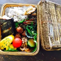 Snapdishの料理写真:今日のお弁当♪

さわらの柚子胡椒焼き
だしまきたまご
ほうれん草ナムル
蓮根きんぴら
牛肉と新玉煮

#お料理教室#料理教室#kitchen場 #JIP #板宿 #新長田 #お弁当|キッチン場さん