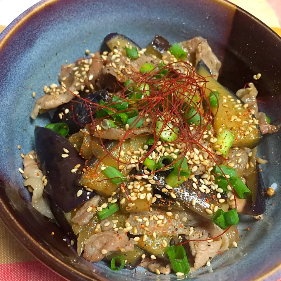 茄子と豚コマの甘辛炒め丼 #晩御飯 #丼 #茄子 #豚コマ #炒め物 #おうちごはん|カウンター嬢さん