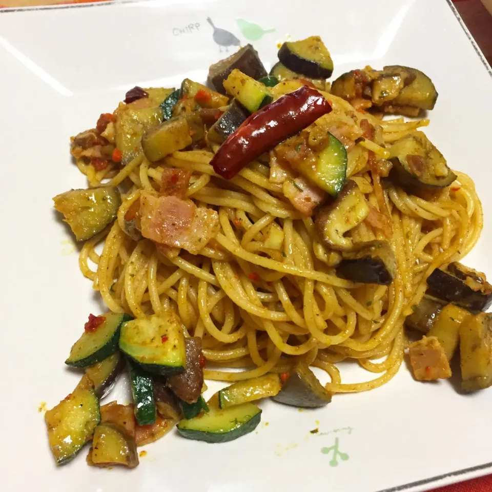 ベーコンと茄子とズッキーニのカレースパゲティー #晩御飯 #パスタ #スパゲティー #おうちごはん#おうちパスタ #カレースパゲティー|カウンター嬢さん