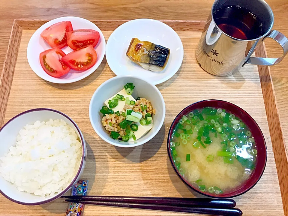 今日の朝飯！

#塩鯖 #豆腐納豆 #トマト|茂木 和哉さん