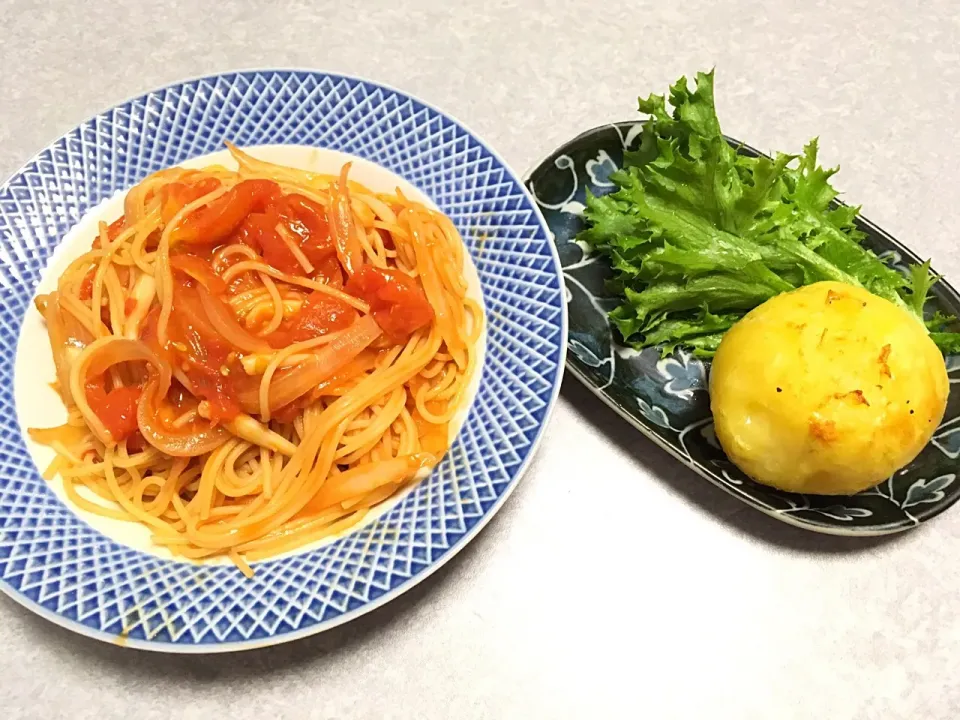 イカとタマネギとトマトで適当に作ったスパゲティ|Orie Uekiさん