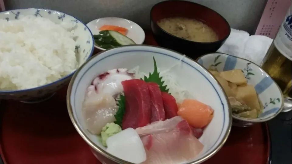 浦安魚市場の海鮮丼|しらっちさん